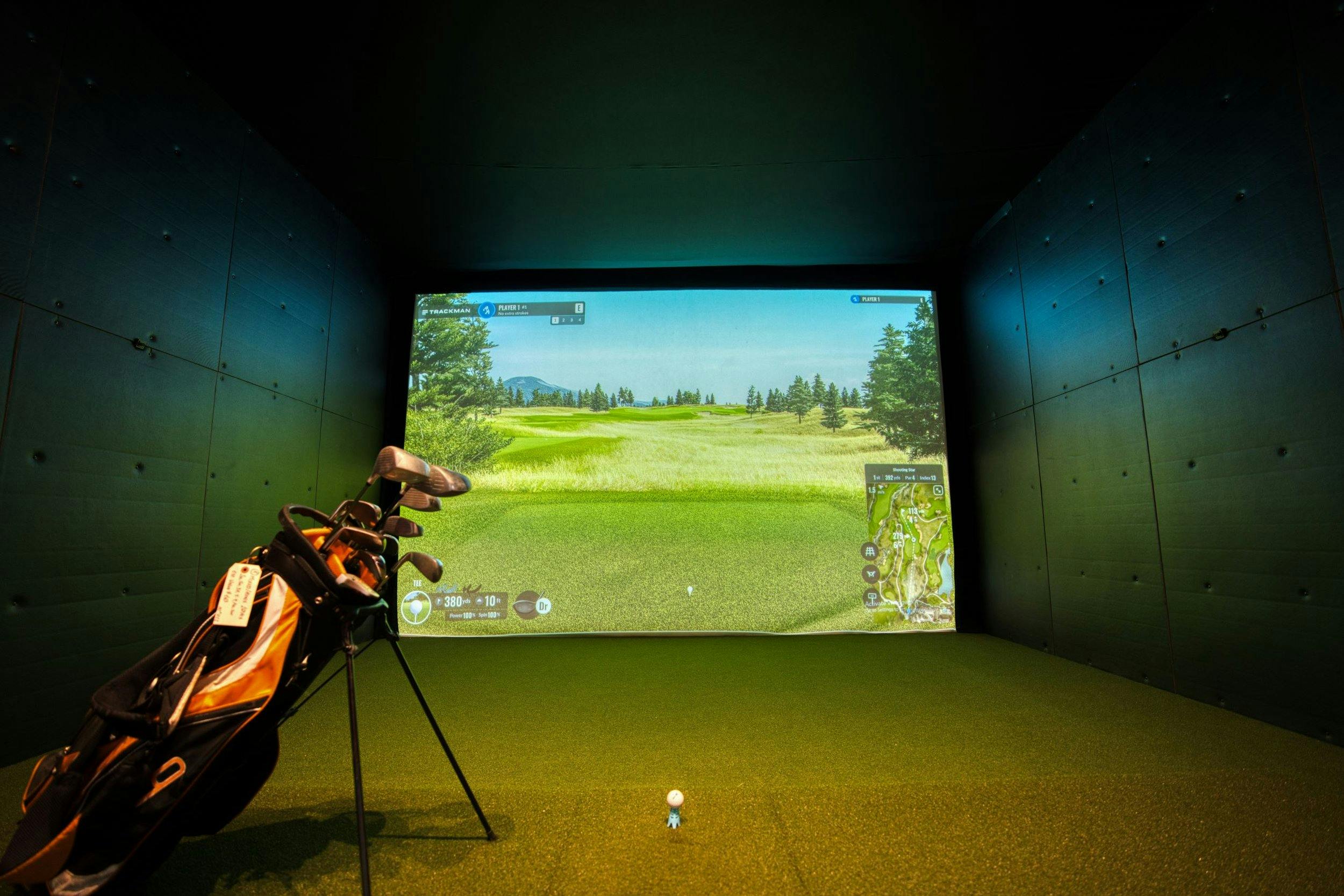 Hvordan drifte selvbetjent golfsimulator uten å løfte en finger